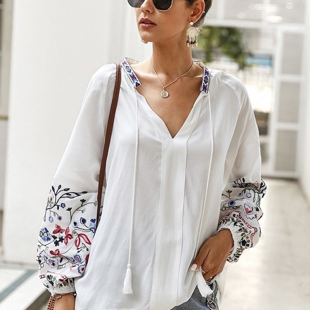 HIGH QUALITY EMBROIDERED FLORAL VINES TOP - Picture 5 of 6